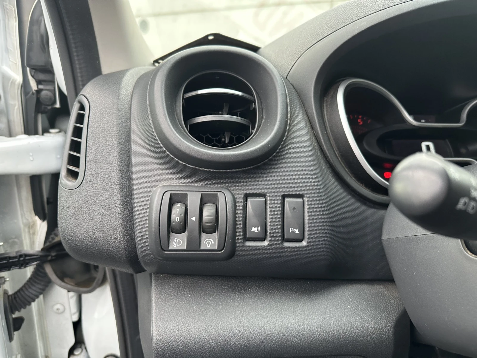 Renault Trafic L2H1 2.0 DCI 120HP - изображение 10
