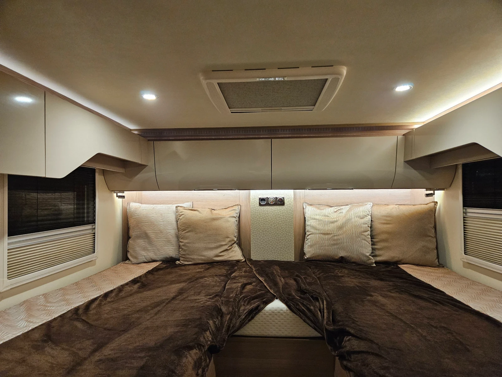 Кемпер Burstner IXEO, снимка 11 - Каравани и кемпери - 54151316