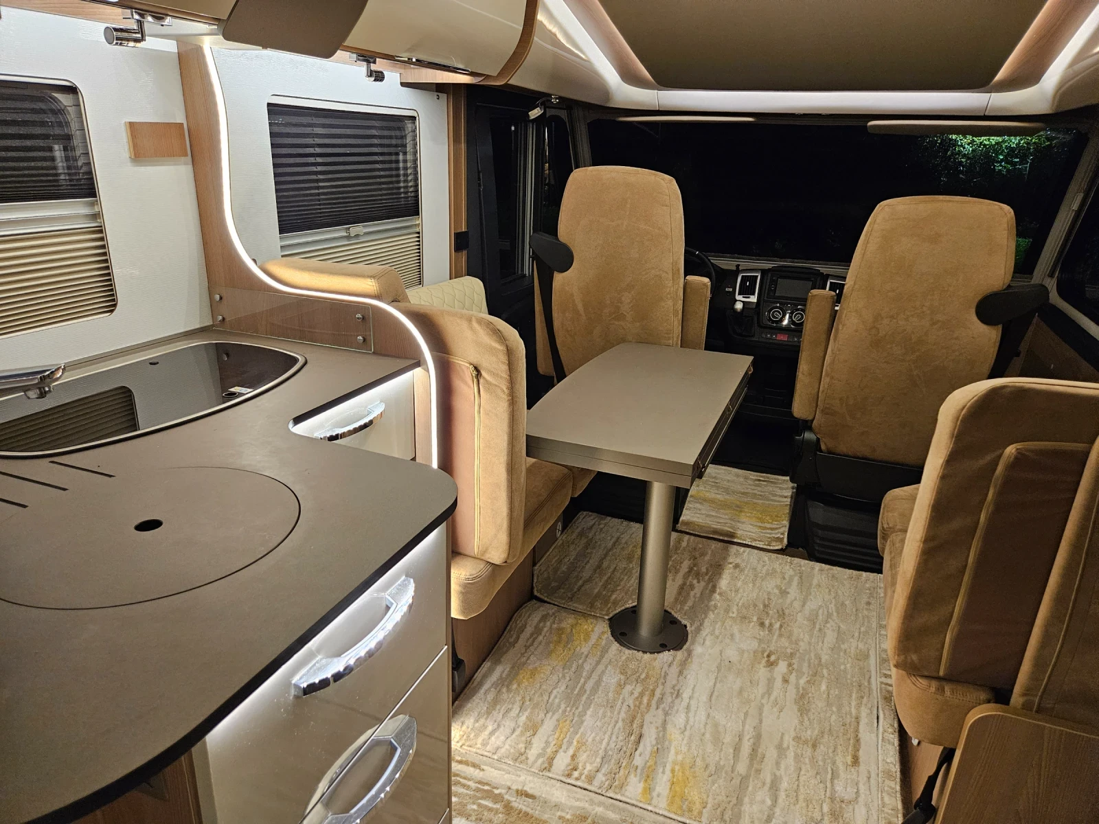 Кемпер Burstner IXEO, снимка 14 - Каравани и кемпери - 54151316