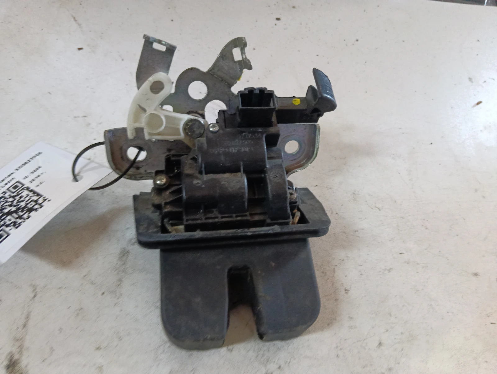 брава заден капак 5E0827505 КОМБИ Seat Leon