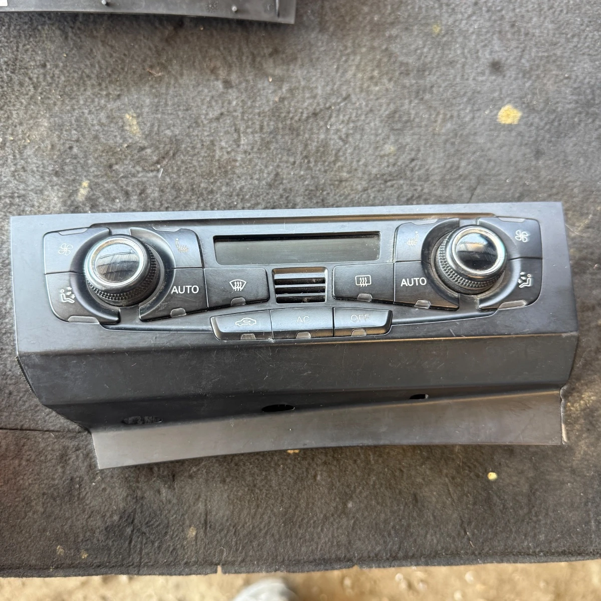 Управление за климатик и парно Audi A4 B8 Audi A5 Audi Q5 ном 556 8T1820043AC-55