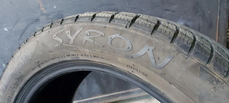 Гуми Зимни 255/45R18, снимка 5 - Гуми и джанти - 33965938