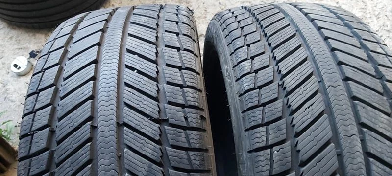 Гуми Зимни 255/45R18, снимка 3 - Гуми и джанти - 33965938