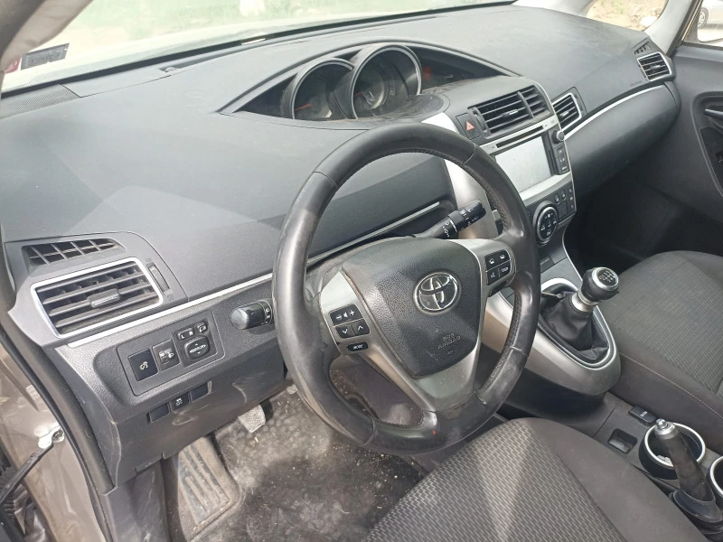 Toyota Verso 1, 6 D, снимка 8 - Автомобили и джипове - 45349661