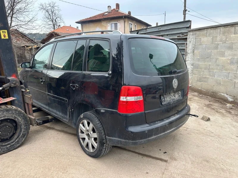 VW Touran 2.0TDI DSG NAVI, снимка 7 - Автомобили и джипове - 48931845