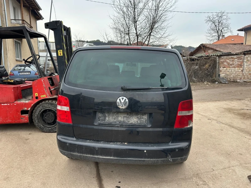 VW Touran 2.0TDI DSG NAVI, снимка 6 - Автомобили и джипове - 48931845