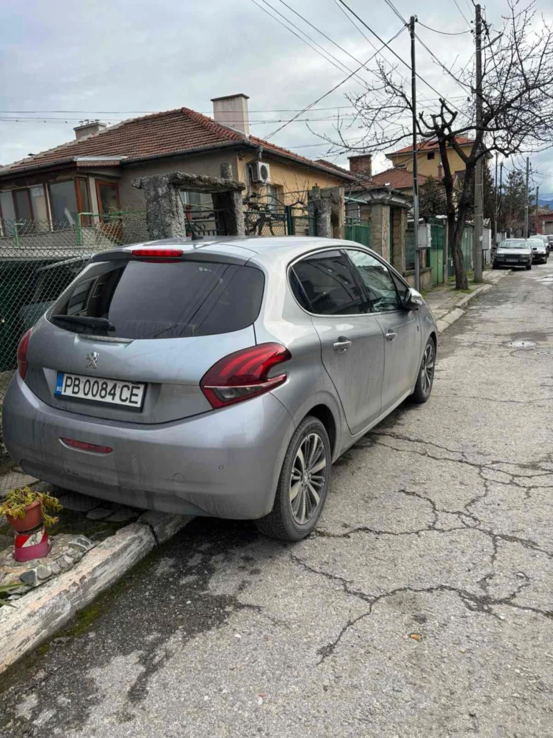 Peugeot 208 1.5 Tech Edition BlueHDI, снимка 2 - Автомобили и джипове - 51400352