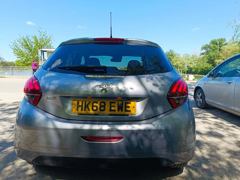 Peugeot 208 1.5 Tech Edition BlueHDI, снимка 6 - Автомобили и джипове - 51400352
