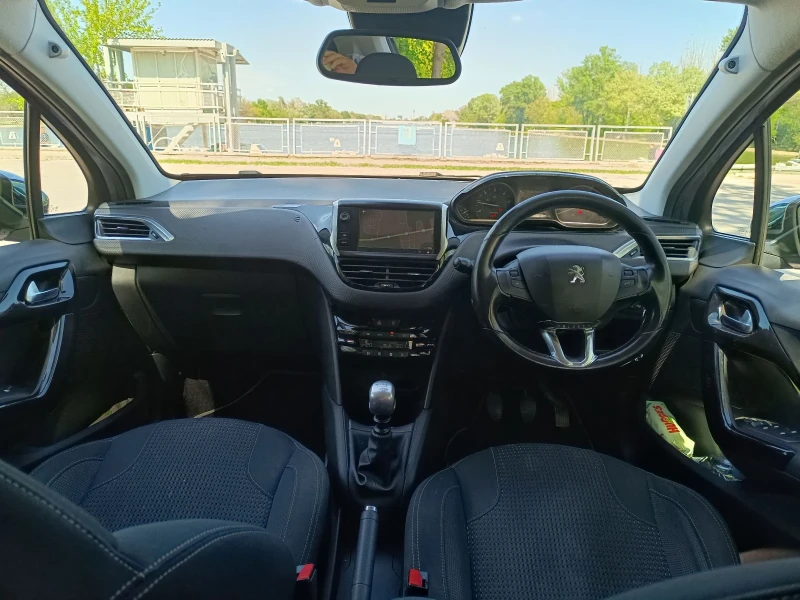 Peugeot 208 1.5 Tech Edition BlueHDI, снимка 8 - Автомобили и джипове - 51400352