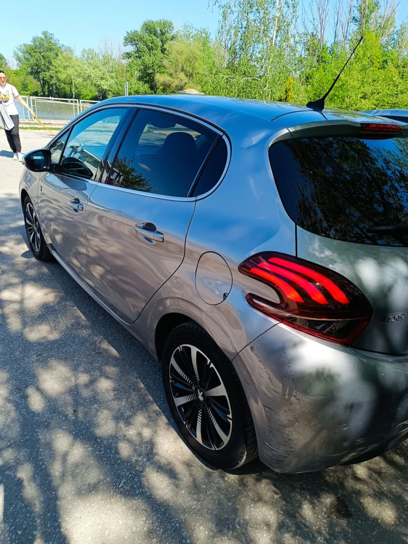 Peugeot 208 1.5 Tech Edition BlueHDI, снимка 3 - Автомобили и джипове - 51400352