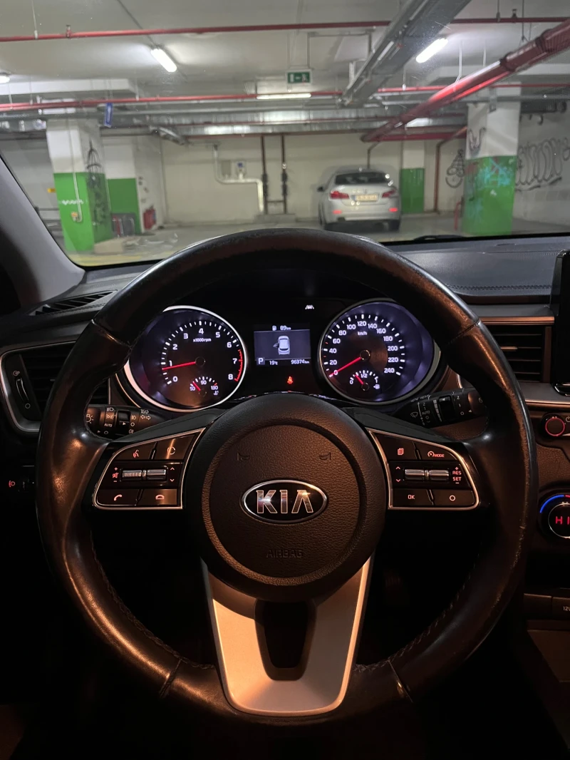 Kia Ceed 1.4 GDi AUTOMAT, снимка 10 - Автомобили и джипове - 52375540