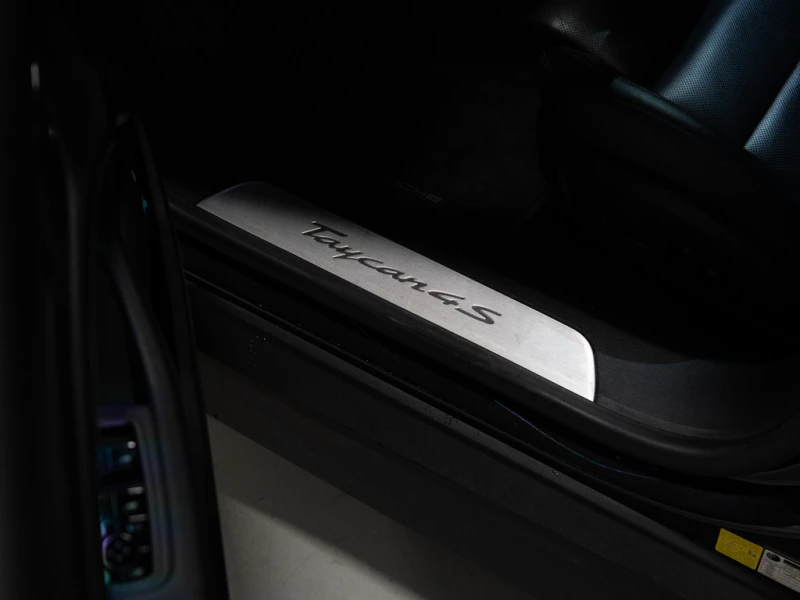 Porsche Taycan * Performance Plus * 4x4 * Sport-Chrono, снимка 16 - Автомобили и джипове - 52811165