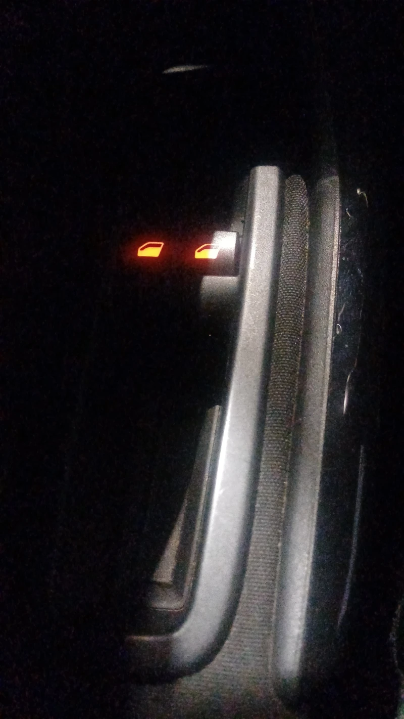 Peugeot 208, снимка 11 - Автомобили и джипове - 53457931