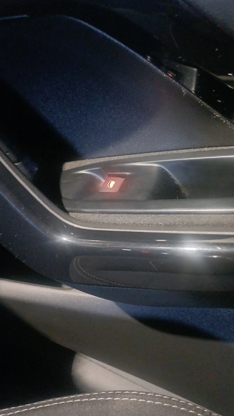 Peugeot 208, снимка 12 - Автомобили и джипове - 53457931