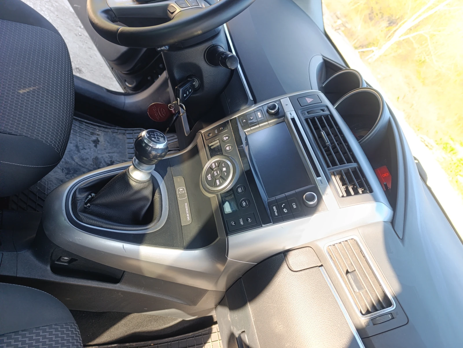 Toyota Verso 1, 6 D, снимка 11 - Автомобили и джипове - 50066842