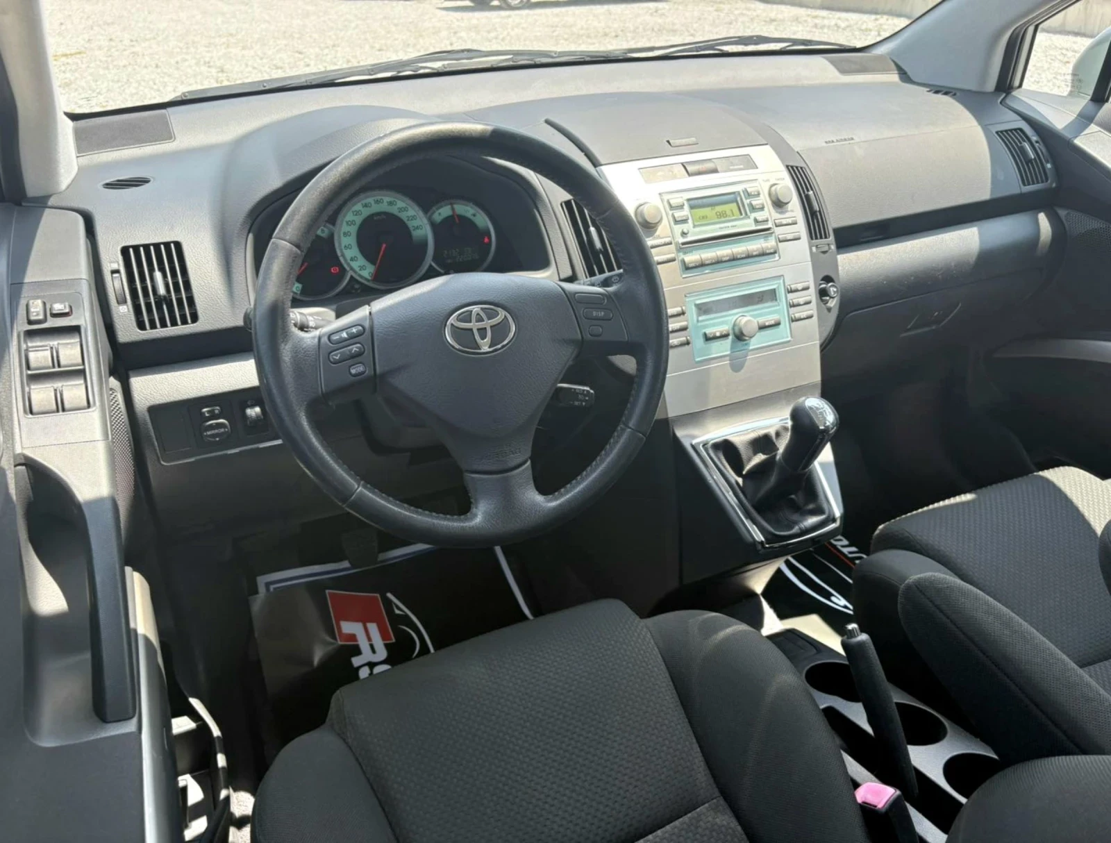 Toyota Corolla verso 1.8vvt-i - изображение 9