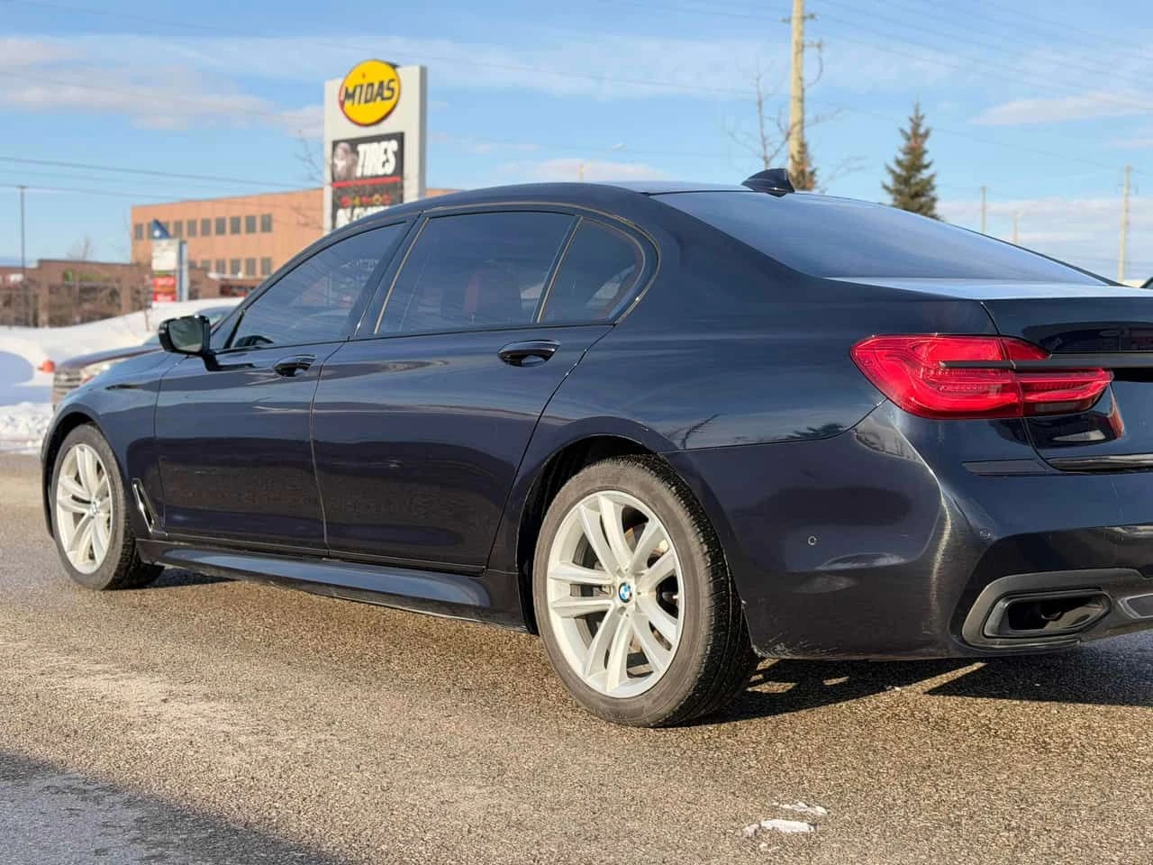 BMW 750 * xDrive * CARFAX * ОБДУХВАНЕ * BOWERS&WILKINS *  - изображение 2