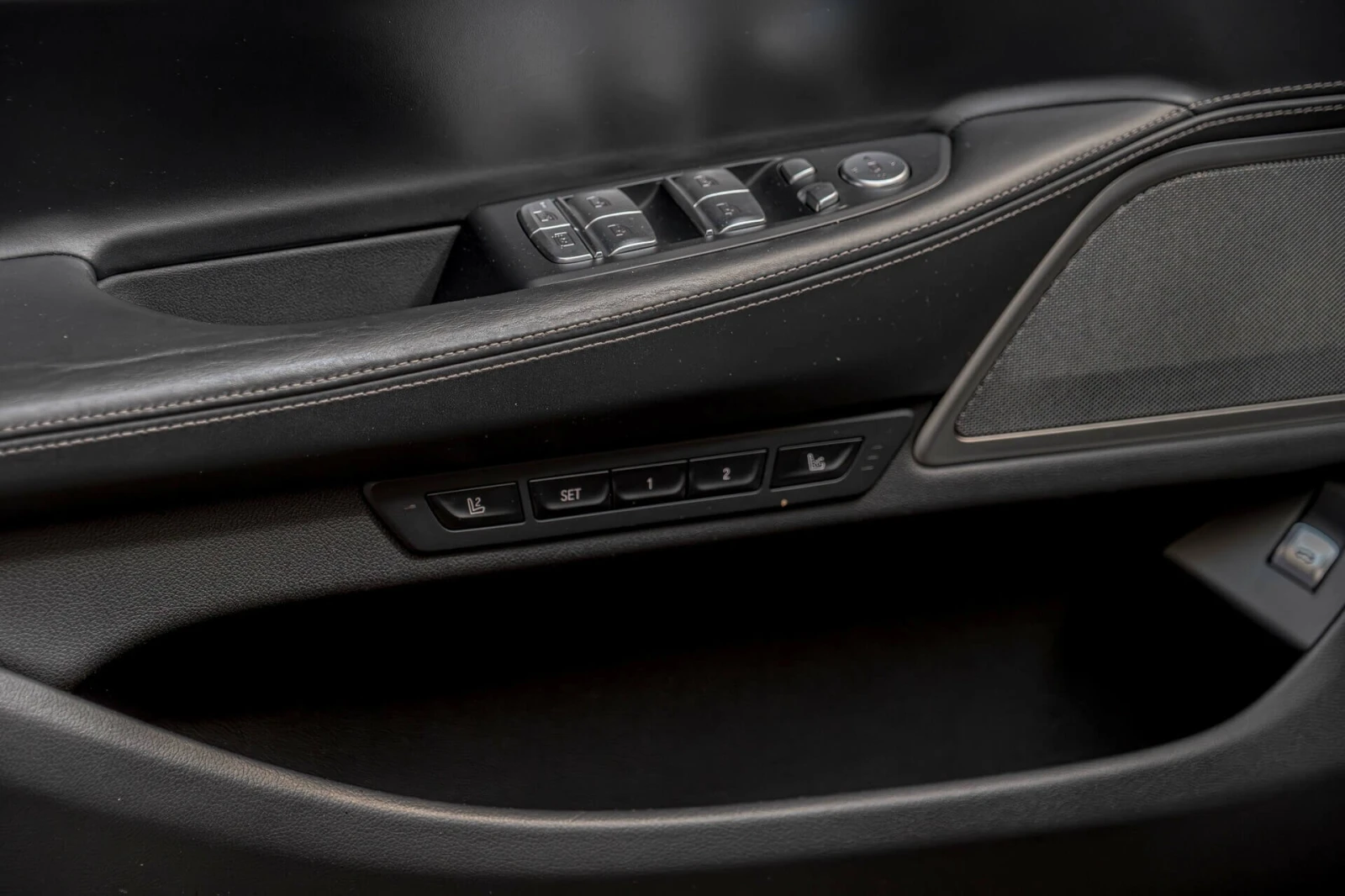 BMW 740 xDrive/M-Pack/Distronic/Laser/Harman Kardon/HuD/Ка, снимка 14 - Автомобили и джипове - 53877609