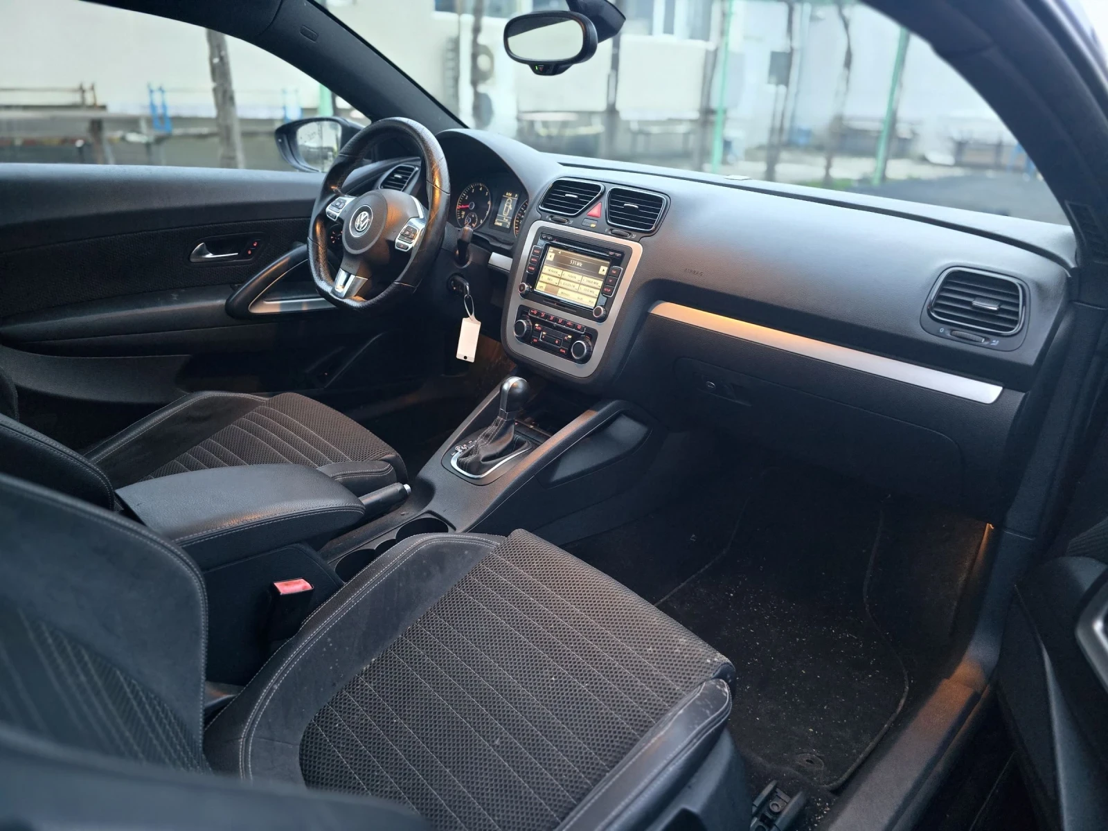 VW Scirocco 1.4TSi, снимка 7 - Автомобили и джипове - 54102312