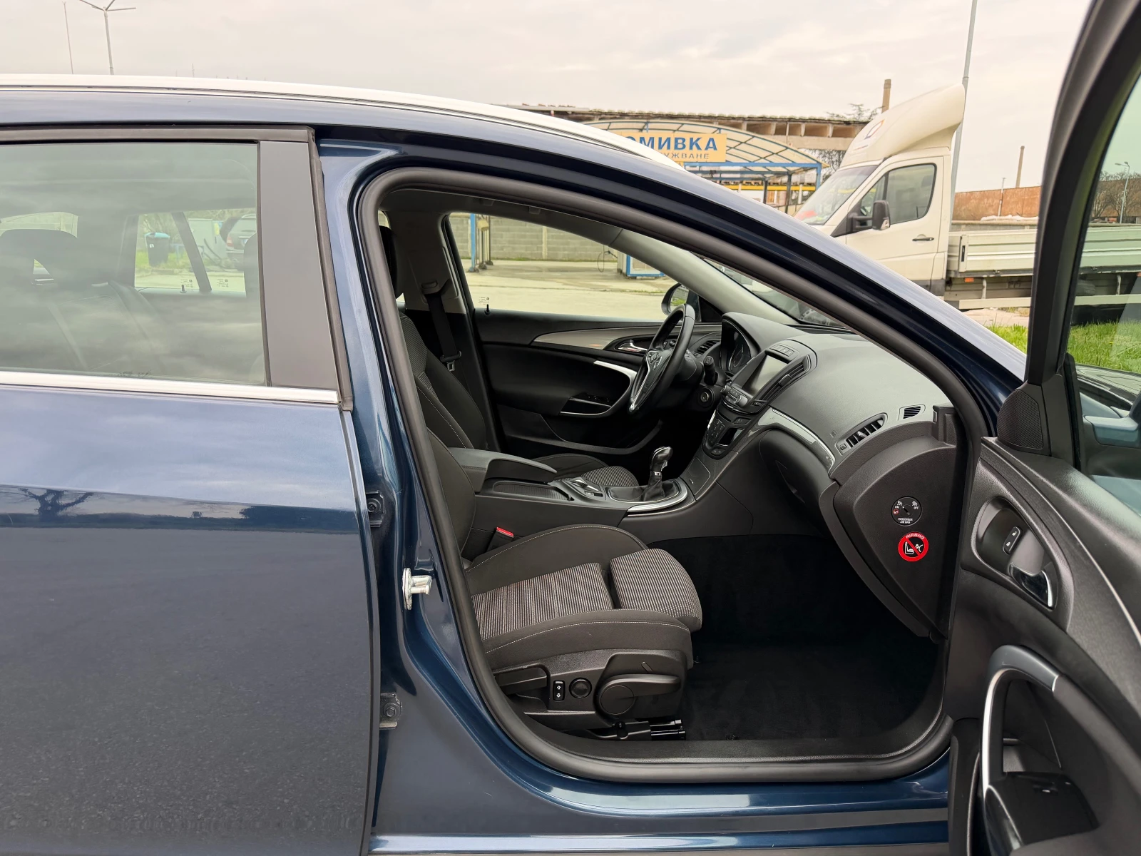 Opel Insignia 1.4 Turbo Cosmo, снимка 9 - Автомобили и джипове - 54221892