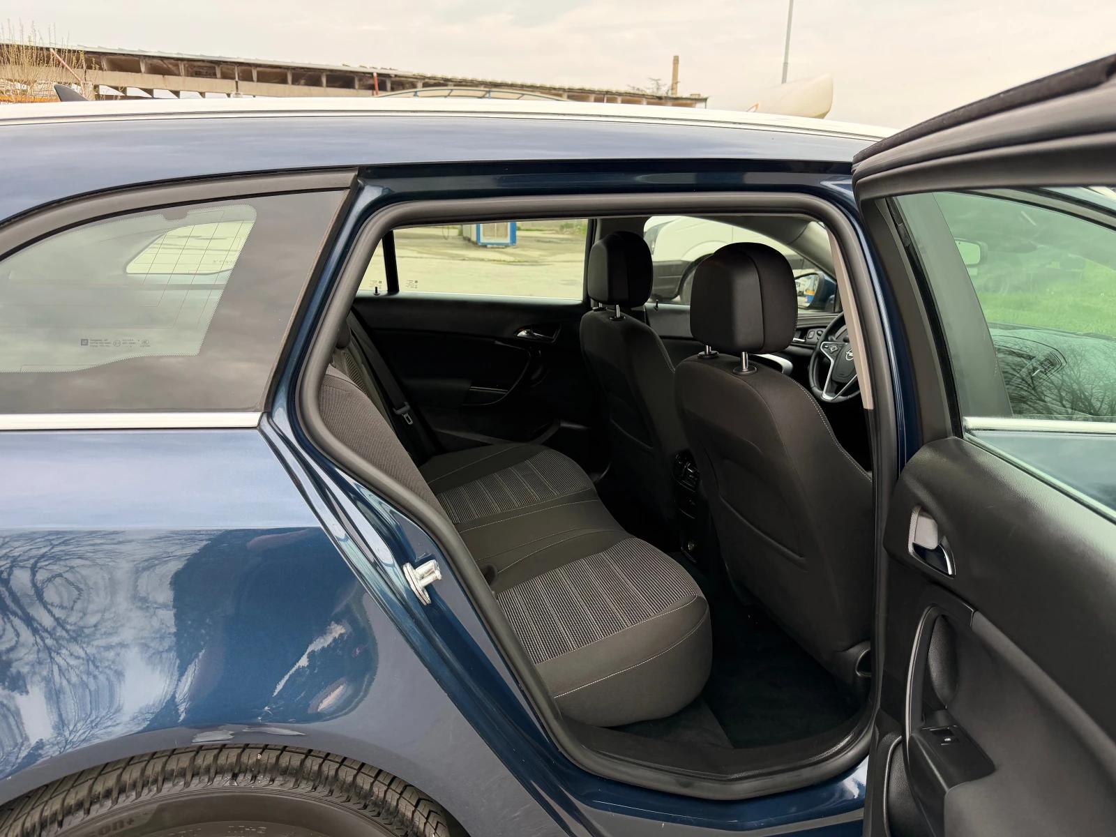 Opel Insignia 1.4 Turbo Cosmo, снимка 12 - Автомобили и джипове - 54221892