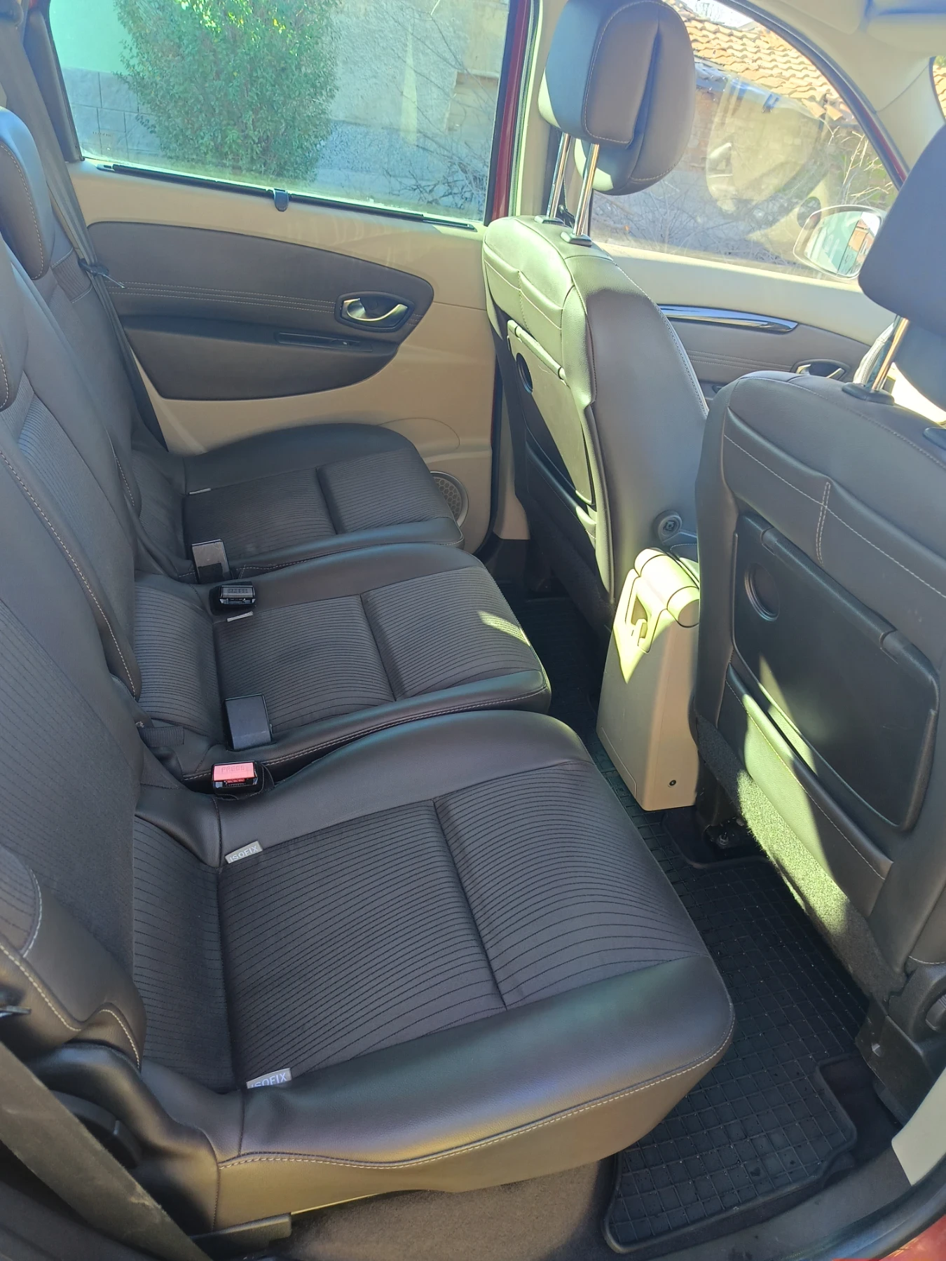 Renault Scenic, снимка 12 - Автомобили и джипове - 54333288