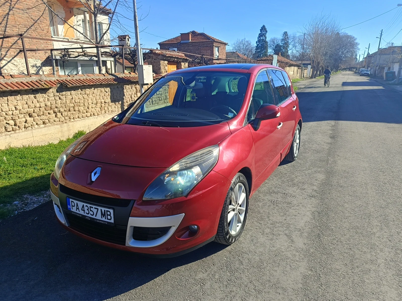 Renault Scenic, снимка 16 - Автомобили и джипове - 54333288