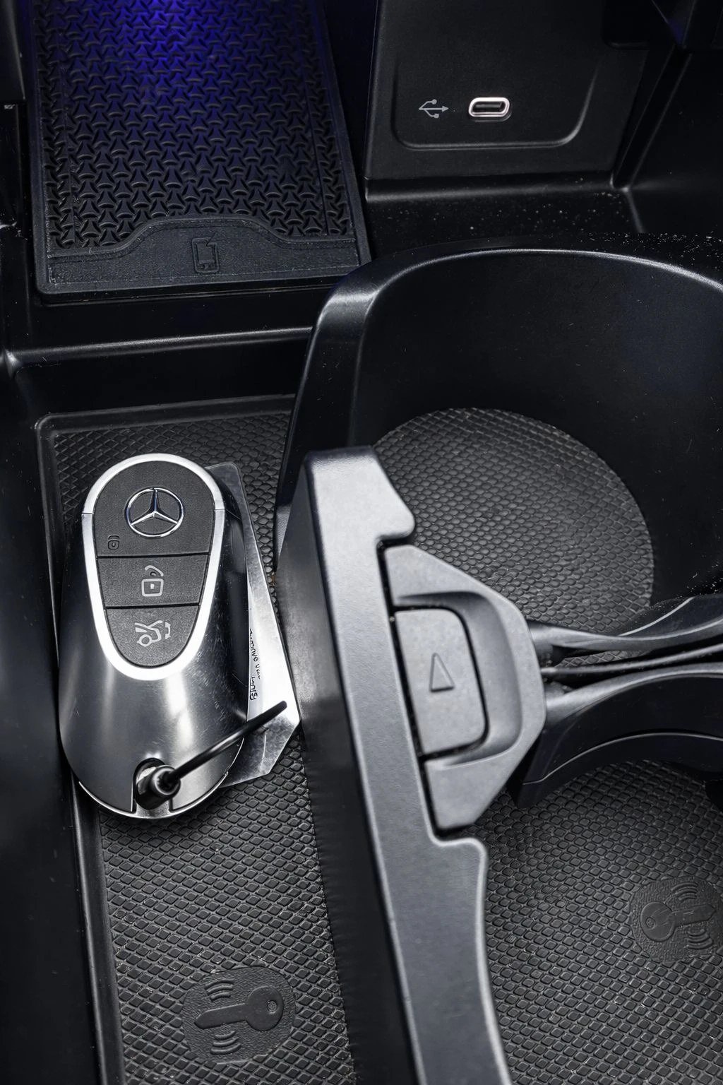 Mercedes-Benz C 300 4MATIC, снимка 10 - Автомобили и джипове - 54387500