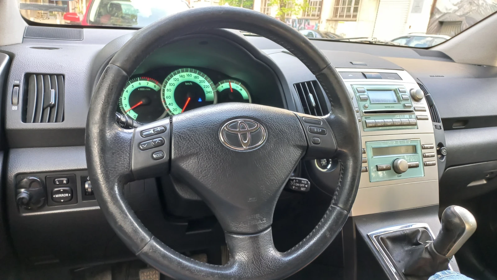 Toyota Corolla verso, снимка 9 - Автомобили и джипове - 54456096