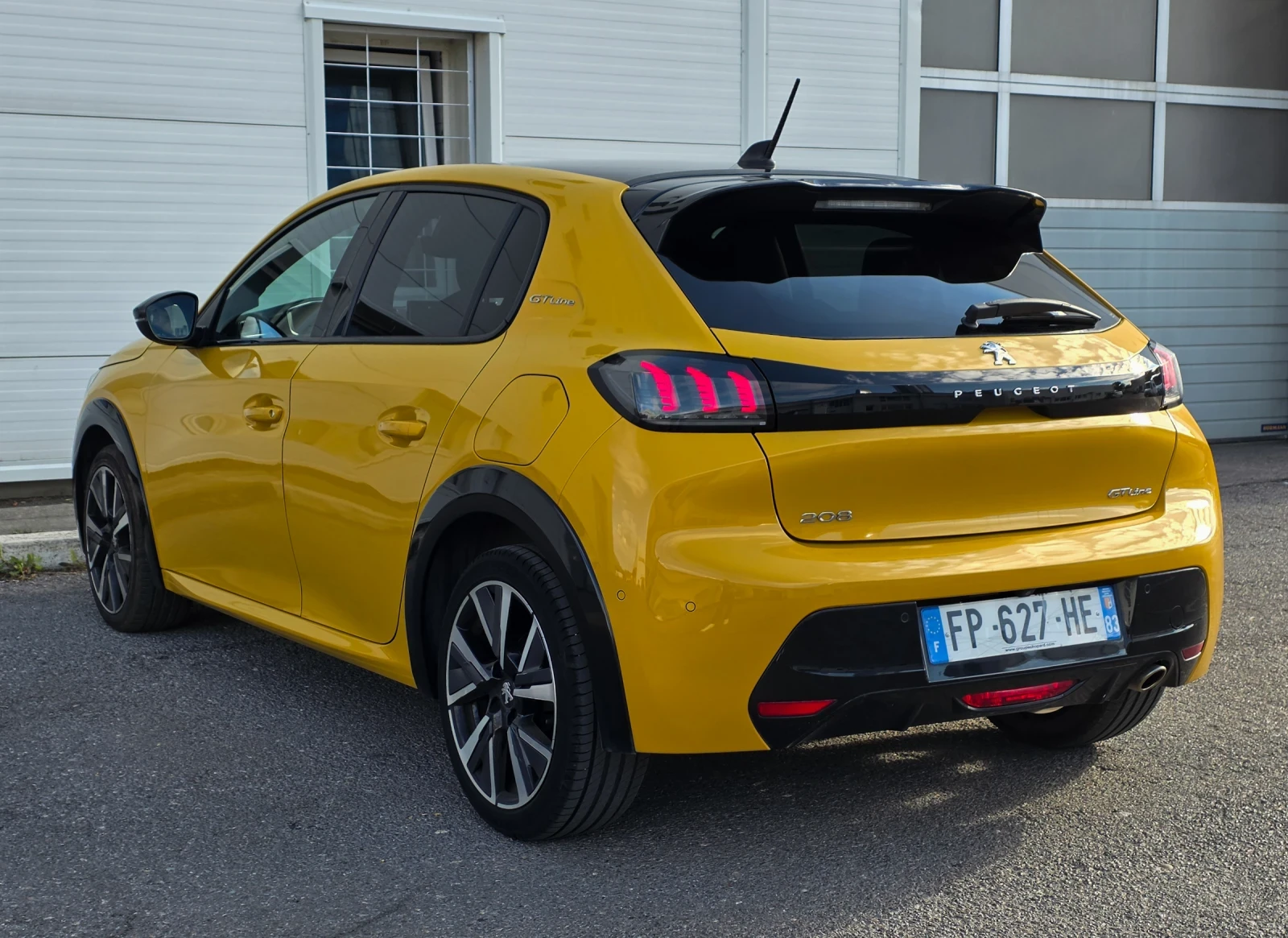 Peugeot 208 GT Line * 90K KM* , снимка 8 - Автомобили и джипове - 55224543