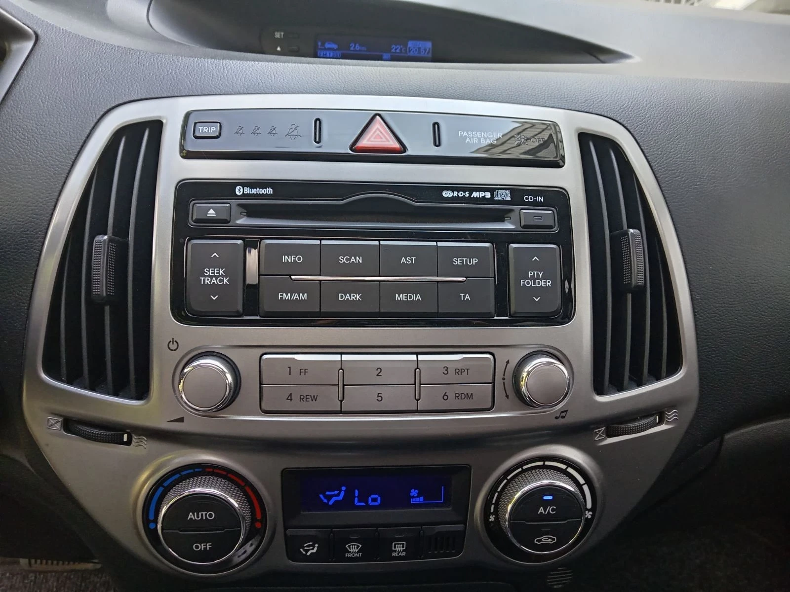 Hyundai I20 !!!1.4 Benzin !!! Avtomatic!!!, снимка 9 - Автомобили и джипове - 55371713