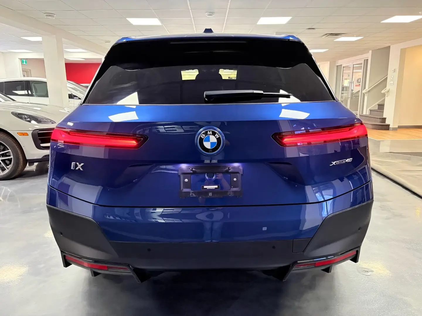 BMW iX XDRIVE40* ДИСТРОНИК* 360КАМЕРА* ОБДУХВАНЕ* LANE* A, снимка 6 - Автомобили и джипове - 55792280