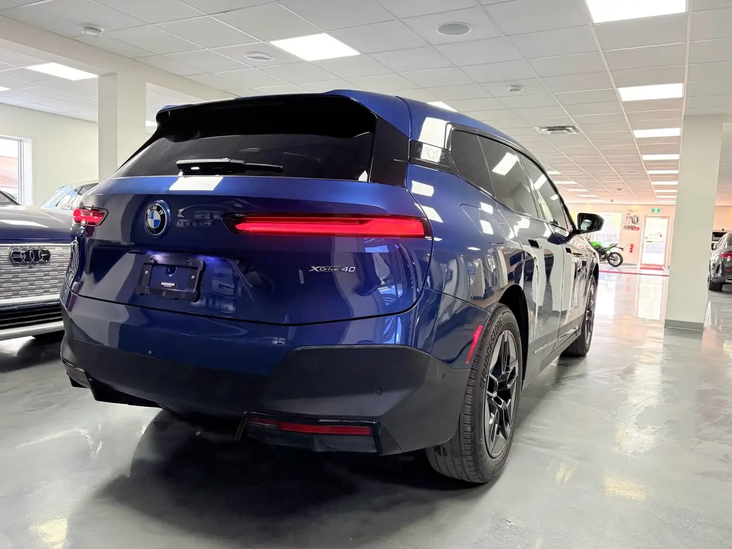 BMW iX XDRIVE40* ДИСТРОНИК* 360КАМЕРА* ОБДУХВАНЕ* LANE* A, снимка 4 - Автомобили и джипове - 55792280