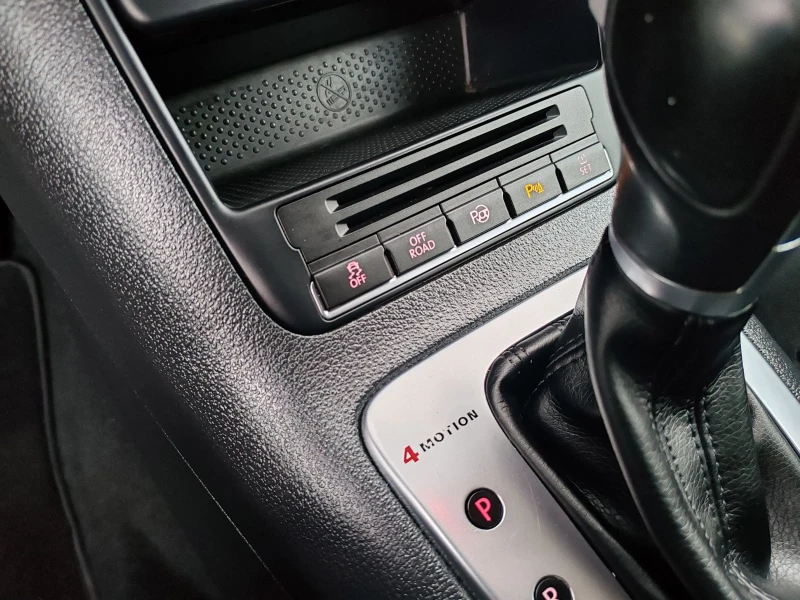 VW Tiguan 2.0TDI 140kc 4motion Navi Off-road Park-assist, снимка 12 - Автомобили и джипове - 52542330