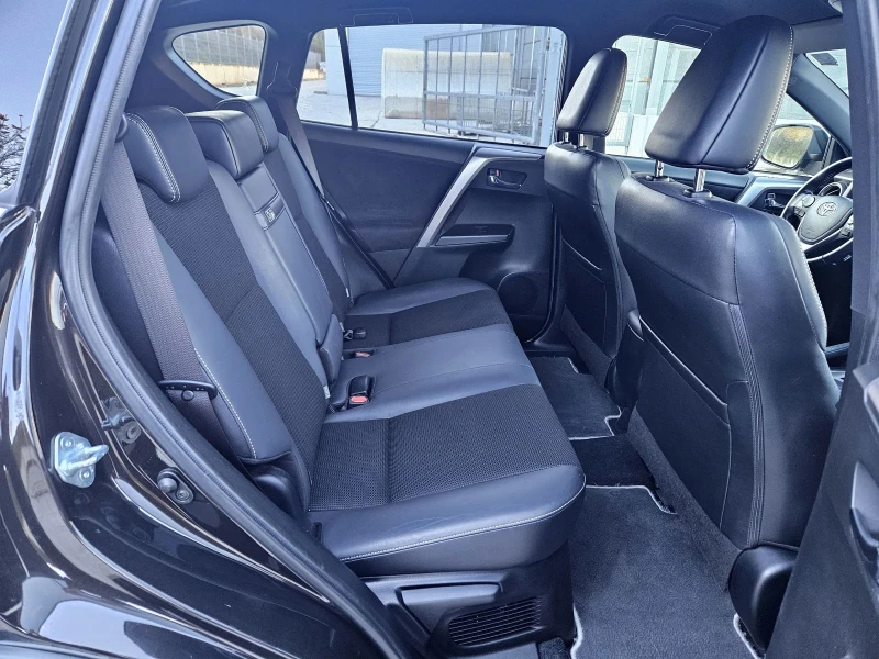 Toyota Rav4 ДИСТРОНИК 4х4 КОЖА НАВИГАЦИЯ , снимка 13 - Автомобили и джипове - 52738744