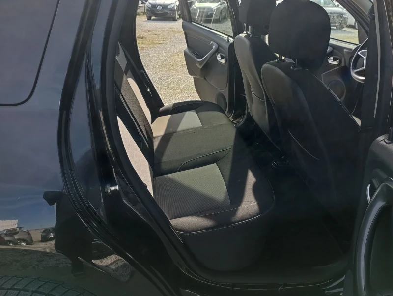 Dacia Duster 1.6 ГАЗ, Навигация, Италия , снимка 9 - Автомобили и джипове - 52847405