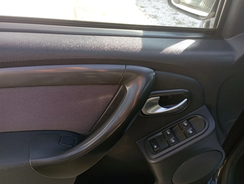 Dacia Duster 1.6 ГАЗ, Навигация, Италия , снимка 13 - Автомобили и джипове - 52847405