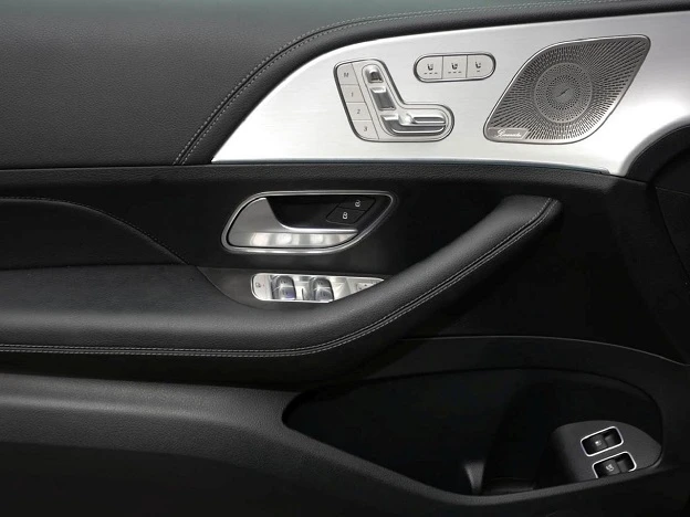 Mercedes-Benz GLE 400 e 4Matic = AMG Line = Premium Гаранция, снимка 4 - Автомобили и джипове - 53108773