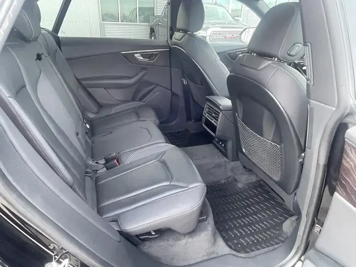 Audi Q8 S-LINE* PANO* ОБДУХ* 360 CAM, снимка 12 - Автомобили и джипове - 53903079