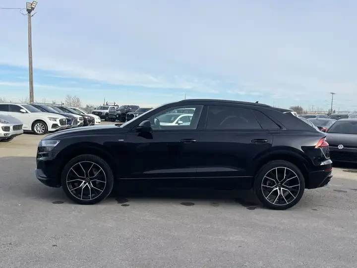 Audi Q8 S-LINE* PANO* ОБДУХ* 360 CAM, снимка 3 - Автомобили и джипове - 53903079