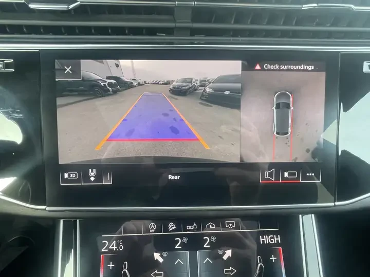 Audi Q8 S-LINE* PANO* ОБДУХ* 360 CAM, снимка 10 - Автомобили и джипове - 53903079