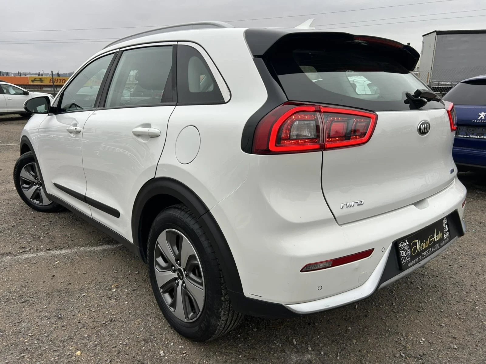 Kia Niro 1.6 HYBRID 141 * CAMERA * NAVI * LED * DISTRONIC  - изображение 6