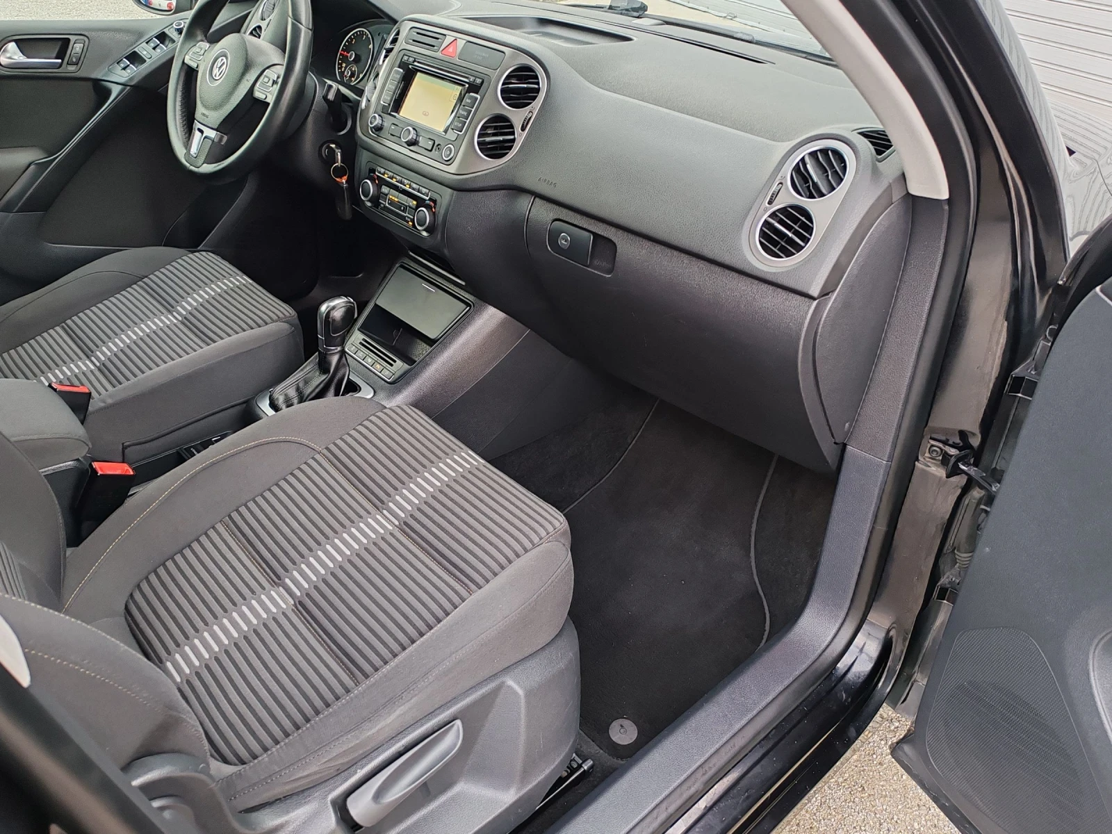 VW Tiguan 2.0TDI 140kc 4motion Navi Off-road Park-assist | Mobile.bg   10