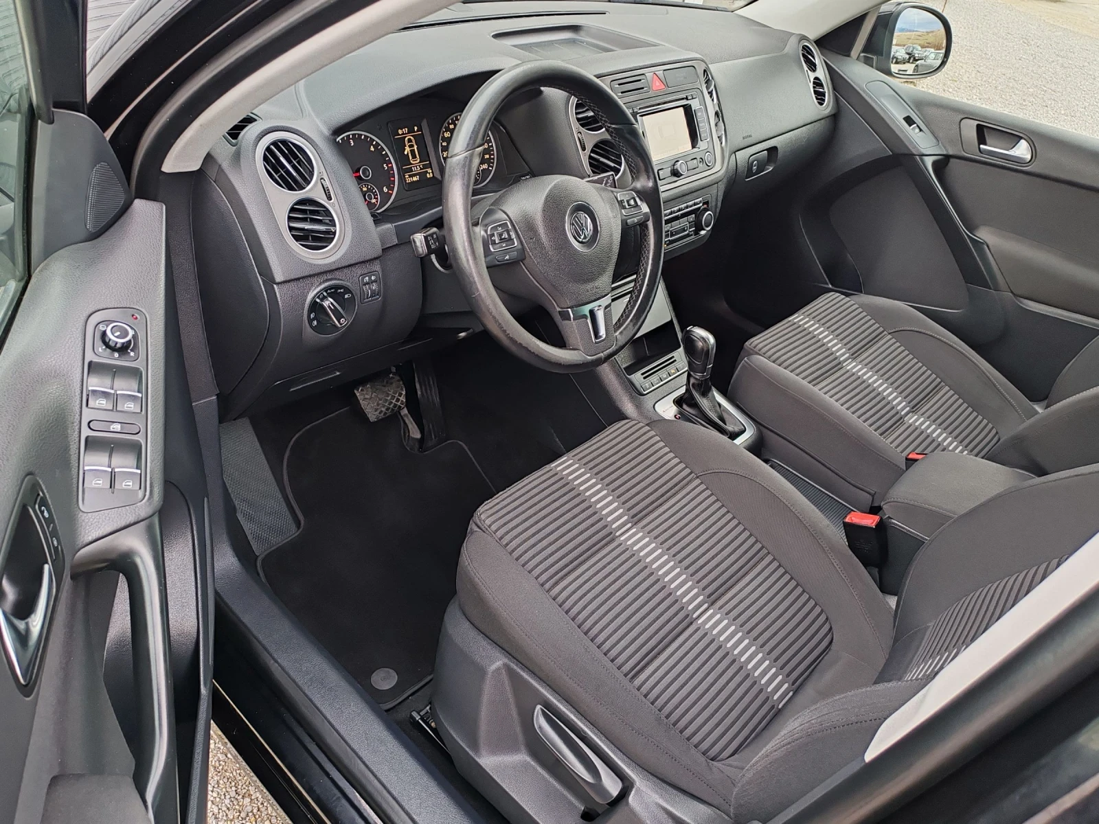 VW Tiguan 2.0TDI 140kc 4motion Navi Off-road Park-assist | Mobile.bg   8