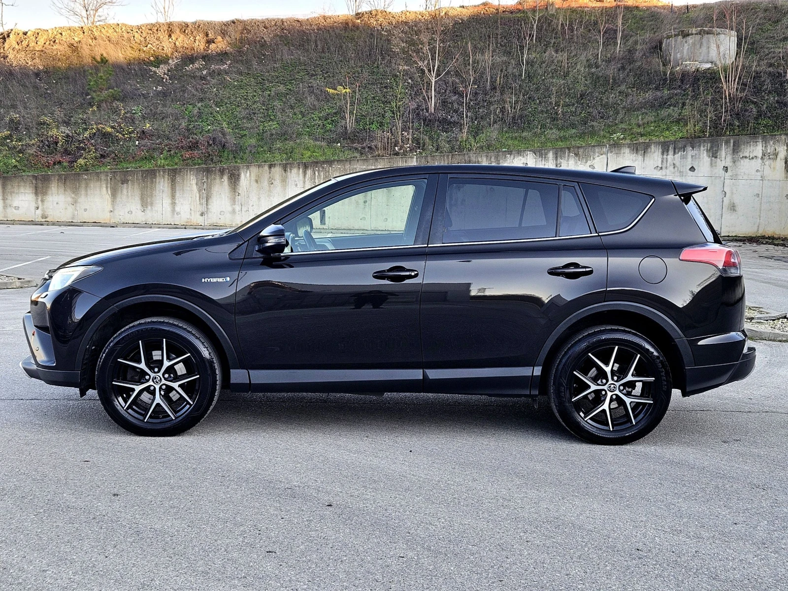 Toyota Rav4 ДИСТРОНИК 4х4 КОЖА НАВИГАЦИЯ  - изображение 3