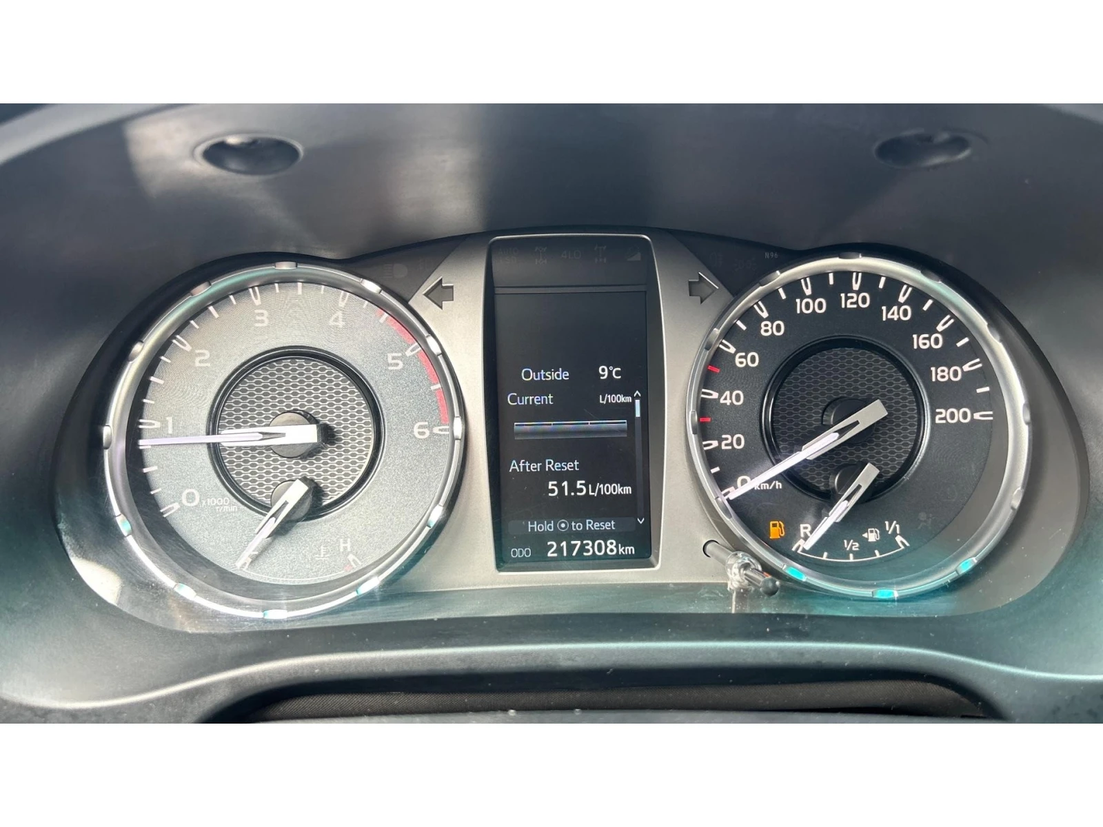 Toyota Hilux Месечна вноска от 330  , снимка 14 - Автомобили и джипове - 53764970