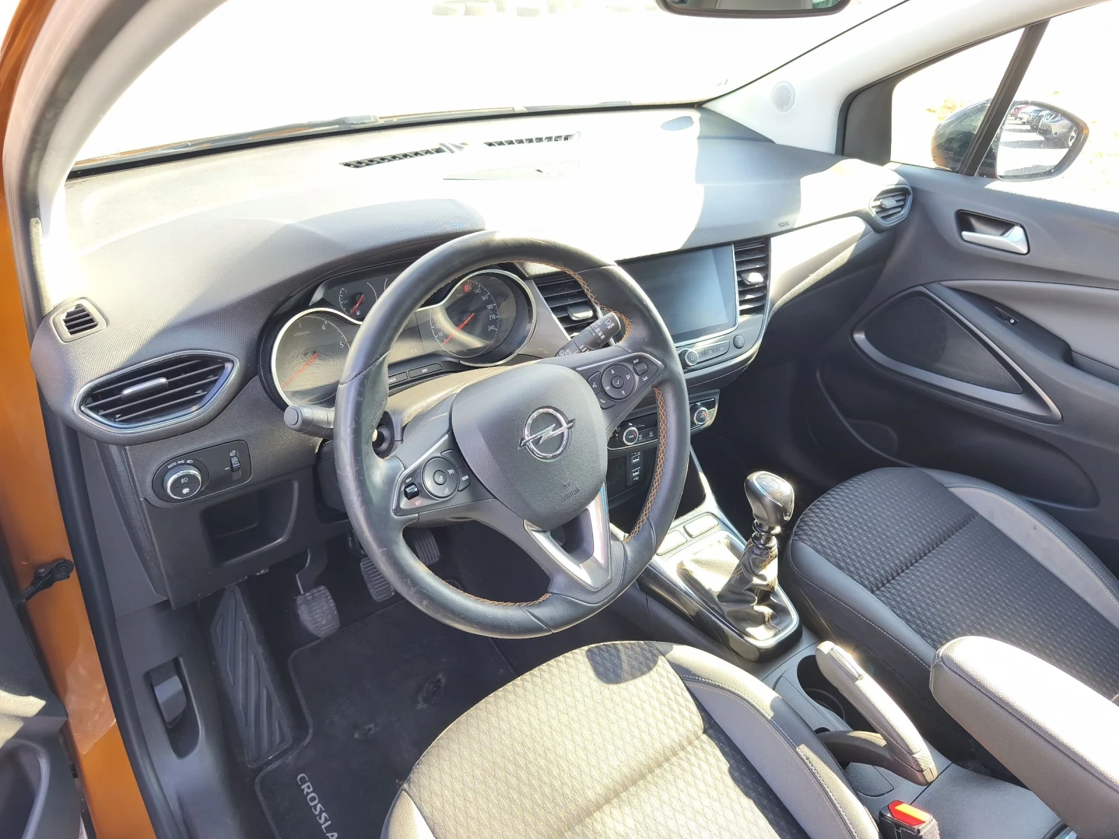 Opel Crossland X 1.6HDI, снимка 13 - Автомобили и джипове - 54082933