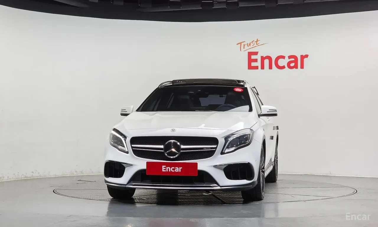 Mercedes-Benz GLA * GLA45 AMG 4MATIC* АВТОКРЕДИТ БЕЗ ПЪРВОНАЧАЛНА* , снимка 3 - Автомобили и джипове - 55990783