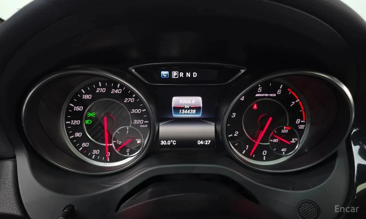 Mercedes-Benz GLA * GLA45 AMG 4MATIC* АВТОКРЕДИТ БЕЗ ПЪРВОНАЧАЛНА* , снимка 8 - Автомобили и джипове - 55990783