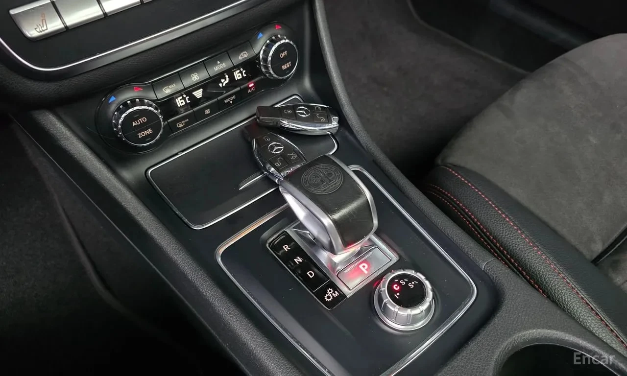 Mercedes-Benz GLA * GLA45 AMG 4MATIC* АВТОКРЕДИТ БЕЗ ПЪРВОНАЧАЛНА* , снимка 9 - Автомобили и джипове - 55990783
